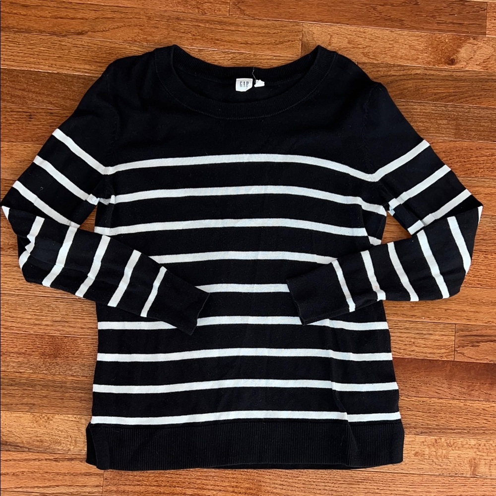 GAP Black & White Stripe Lightweight Long Sleeve Sweater Women’s Size Small